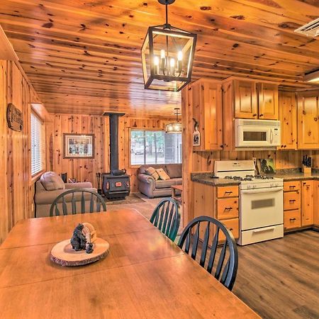 Pinetop Cabin Retreat With Fire Pit And Covered Deck Ngoại thất bức ảnh