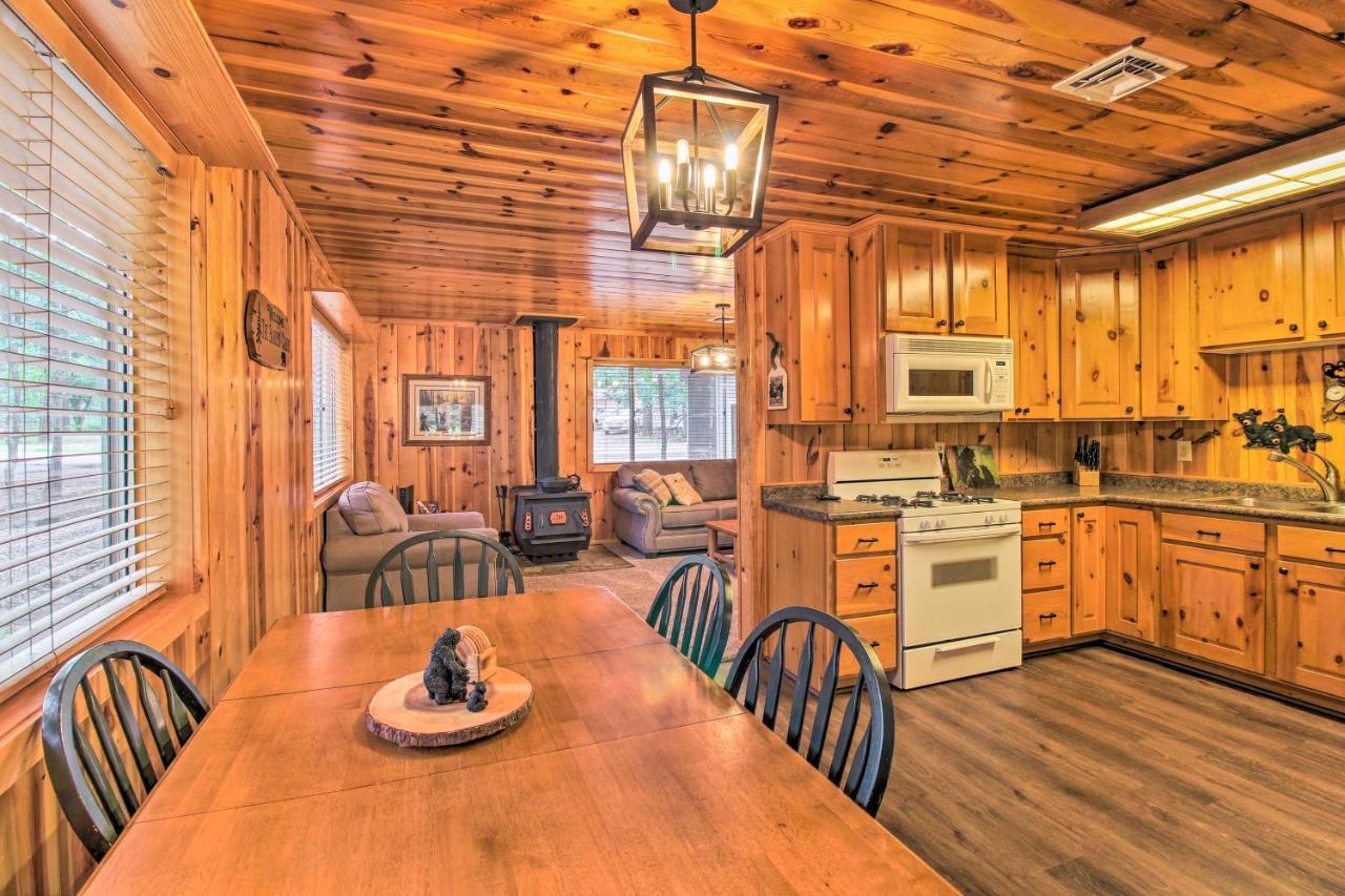 Pinetop Cabin Retreat With Fire Pit And Covered Deck Ngoại thất bức ảnh