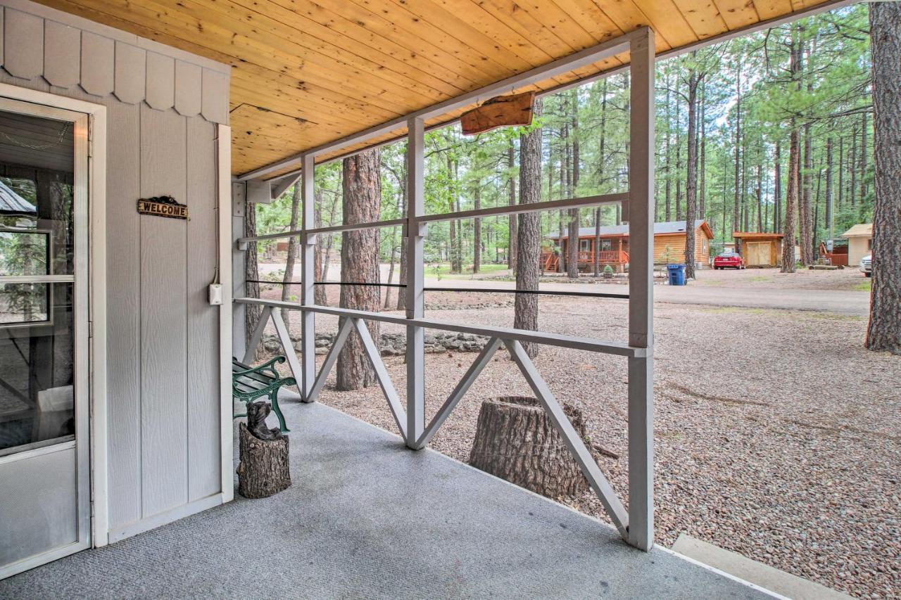 Pinetop Cabin Retreat With Fire Pit And Covered Deck Ngoại thất bức ảnh
