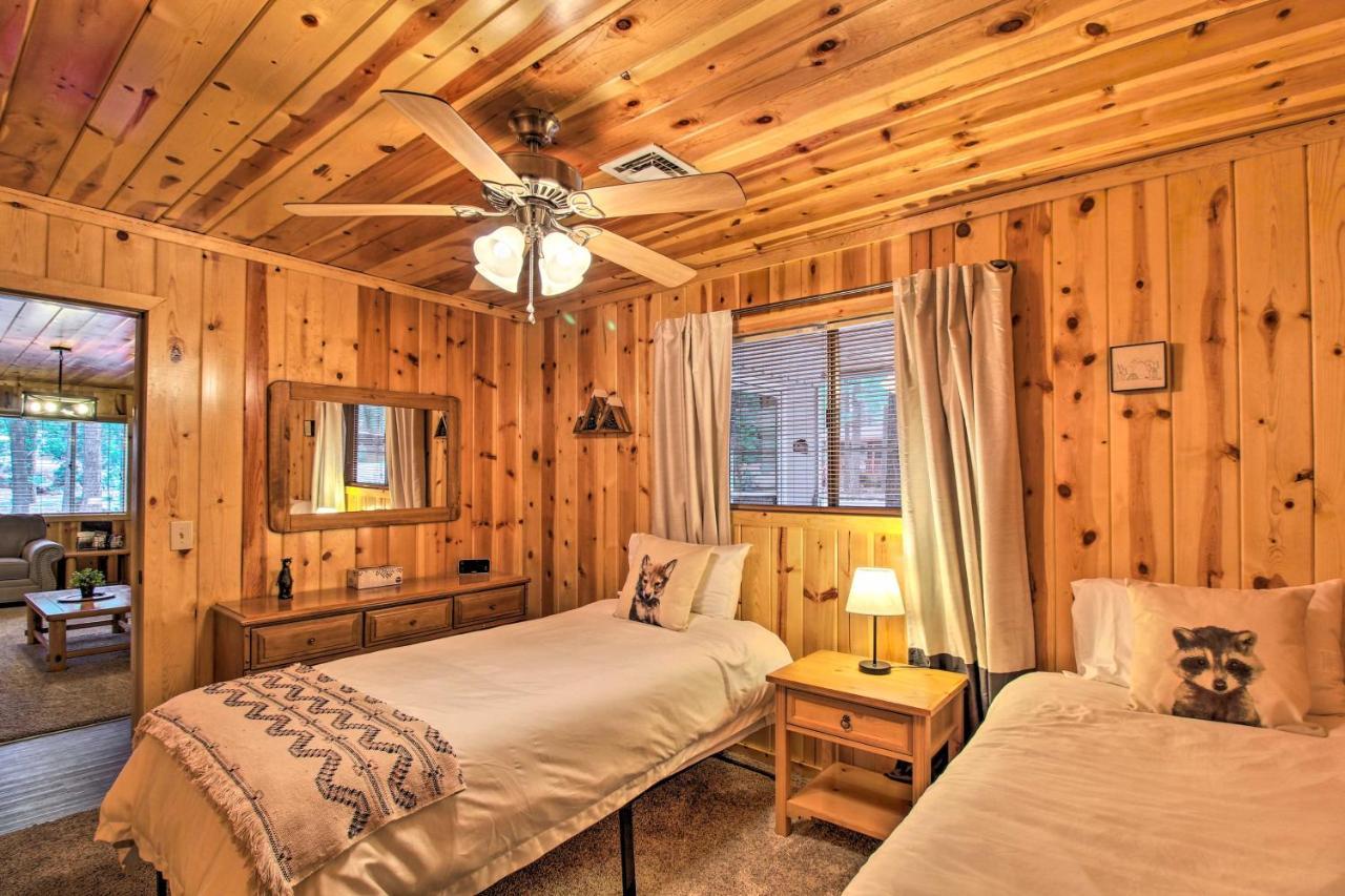 Pinetop Cabin Retreat With Fire Pit And Covered Deck Ngoại thất bức ảnh