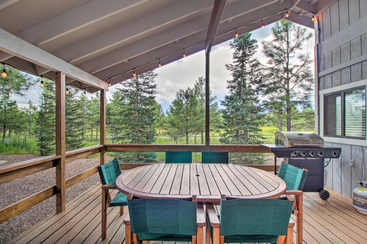 Pinetop Cabin Retreat With Fire Pit And Covered Deck Ngoại thất bức ảnh