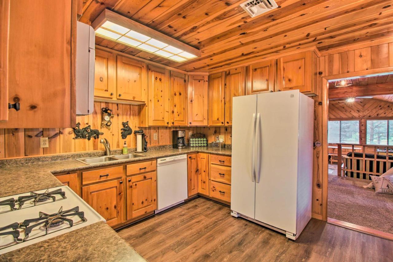 Pinetop Cabin Retreat With Fire Pit And Covered Deck Ngoại thất bức ảnh
